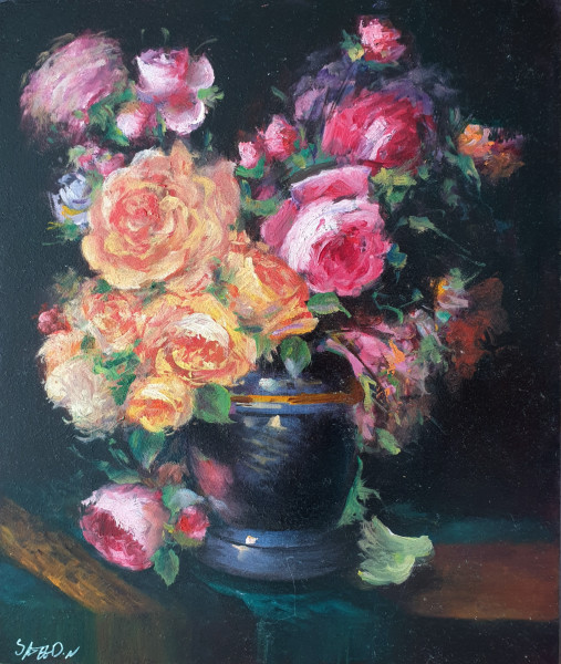 <span class="nbr">6 -</span> Roses In Vase On Table